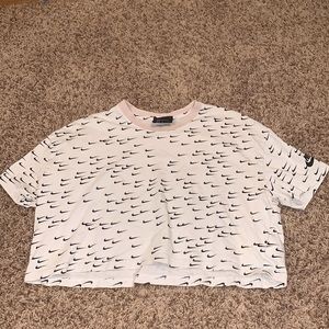 L Women’s Nike Crop Top White With Black Swooshes✨